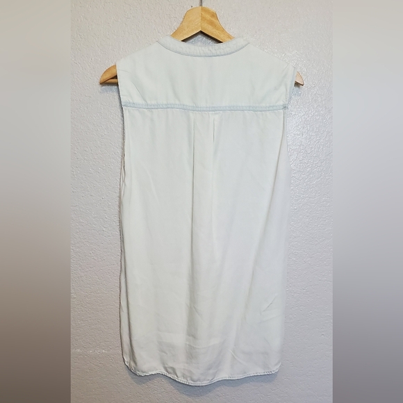 💚5/$25 Velvet Heart Lightwash White Blue Chambray Denim Sleeveless Top Medium - Picture 4 of 7
